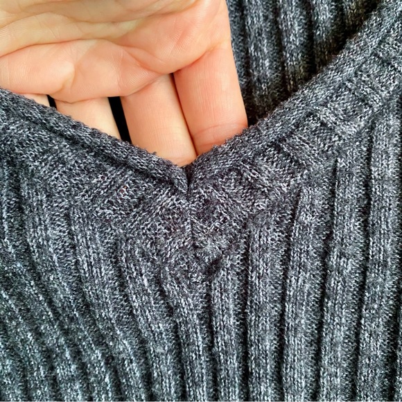 🌌 VERO MODA MIDNIGHT GREY RIBBED V-NECK SWEATER! - Picture 8 of 11